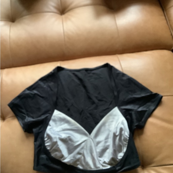 Trulo collection  short stretchy shirt crop top. - Picture 3 of 5